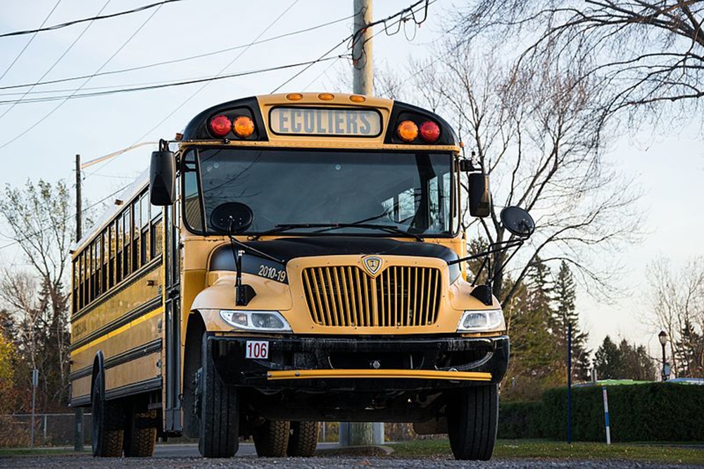 Le port du gilet jaune obligatoire pour les scolaires sur le réseau Coralie  CCA - Le Meur Bus & Cars