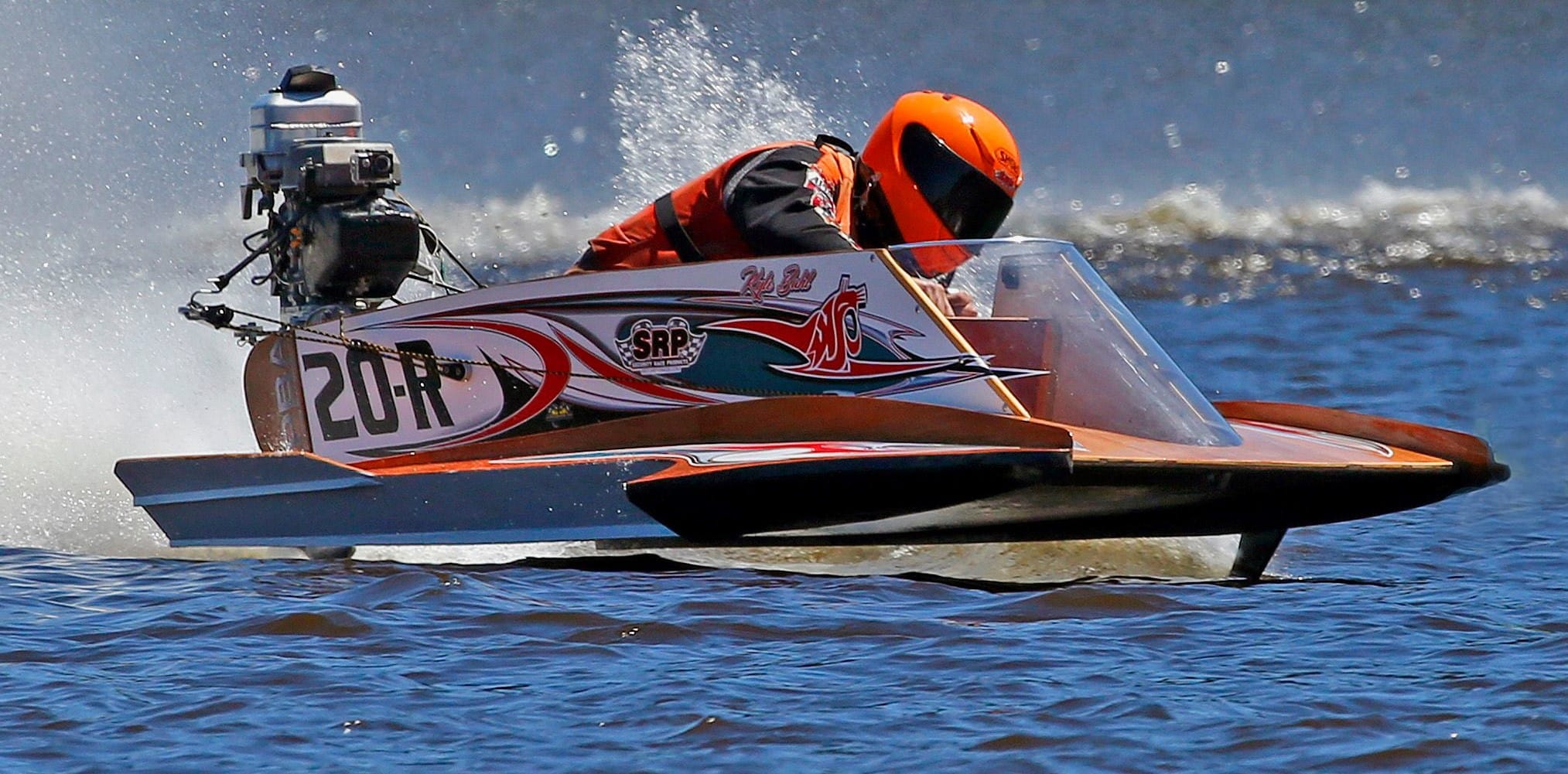 Une nouvelle génération de pilotes d’hydroplanes incluant les frères Théorêt